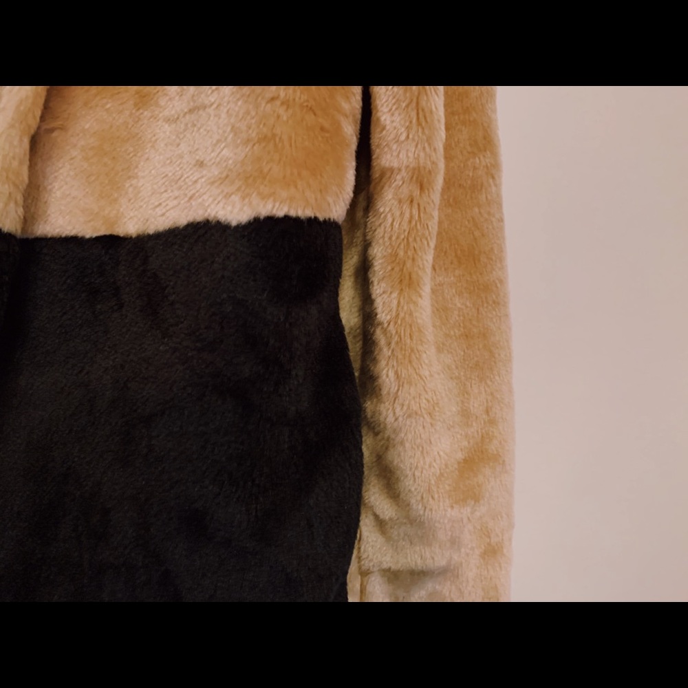 XXI beige and black Faux Fur Coat in medium - Picture 3 of 6